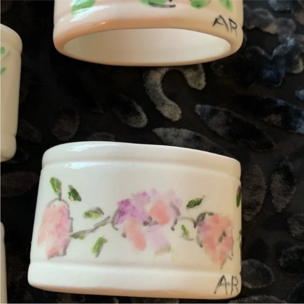 AR Floral porcelain Napkin Rings Set